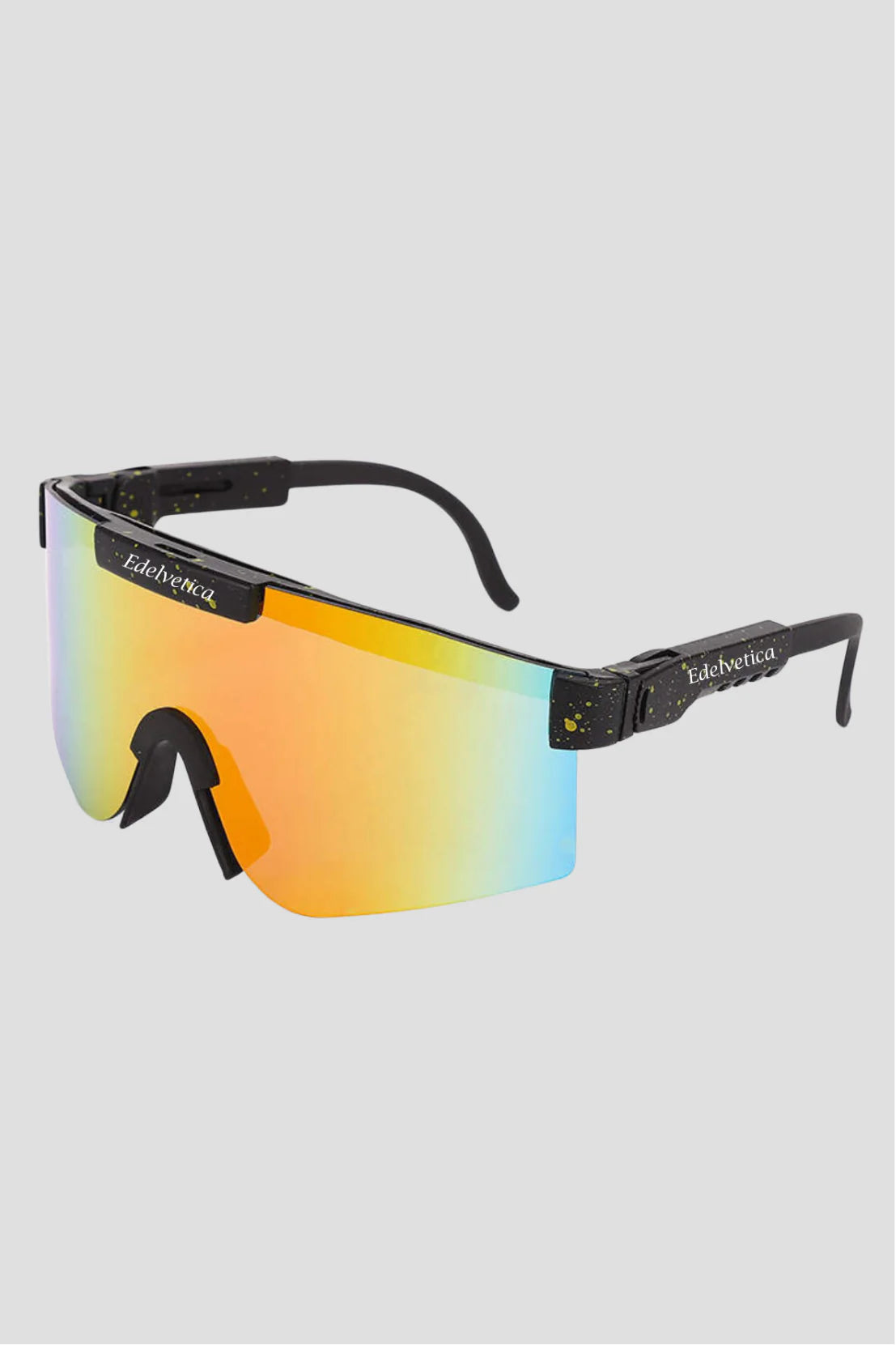Unisex Sonnenbrille 'Rave' von Edelvetica, ein trendiges und schickes Accessoire. Diese Sonnenbrille zeichnet sich durch ihr modernes Design und klare Linien aus, perfekt für modebewusste Träger. Sie bietet sowohl Stil als auch Schutz und eignet sich ideal für verschiedene Outdoor-Aktivitäten und Freizeitanlässe.