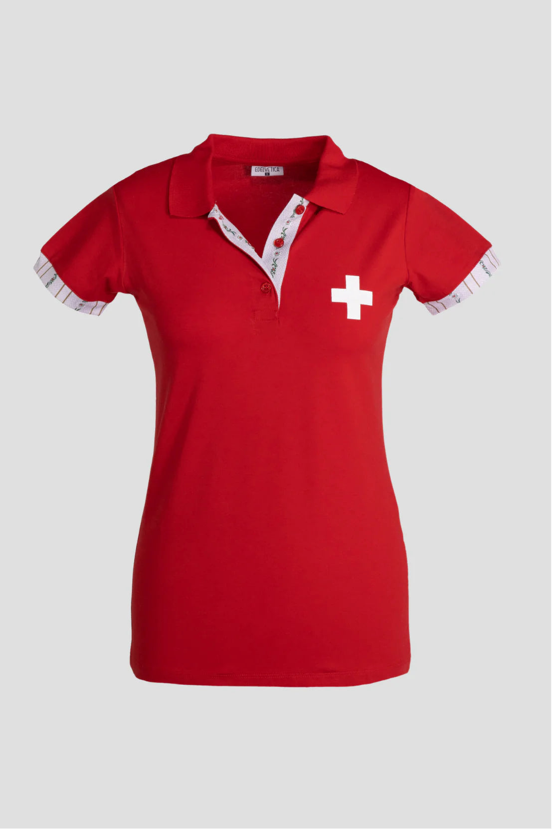 Damen Edelweiss-Polo mit Schweizer Kreuz von Edelvetica, ein einzigartiges und stilvolles Kleidungsstück. Dieses Polo Shirt kombiniert das traditionelle Edelweiss-Motiv mit dem Schweizer Kreuz, was eine besondere kulturelle Bedeutung in der Schweizer Tradition symbolisiert. Ideal für Frauen, die Wert auf eine Kombination aus Mode und kultureller Ausdruckskraft legen.