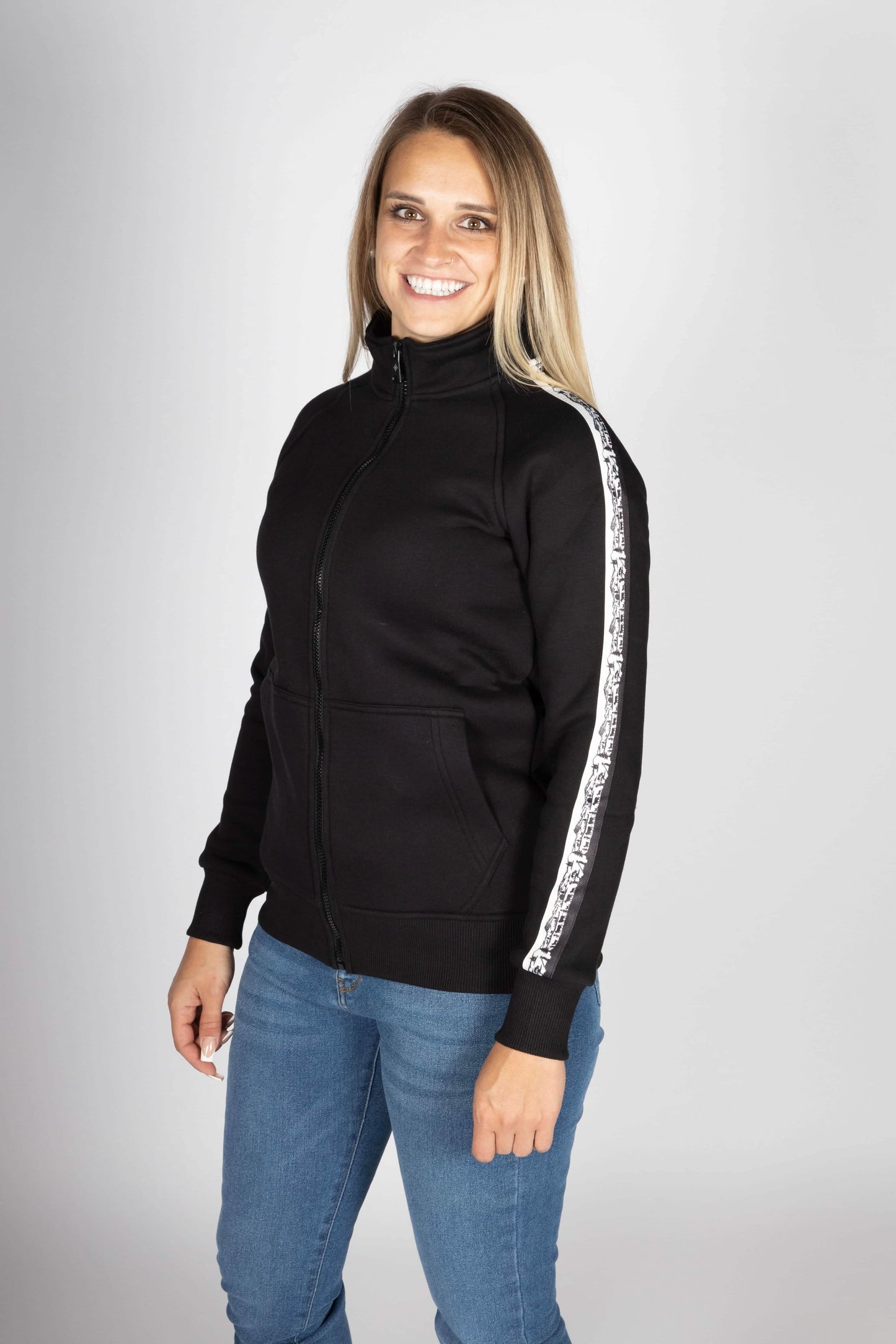 Damen-Jacke mit Scherenschnitt-Design von Edelvetica in verschiedenen Farben, aus 100% Premium-Baumwolle.