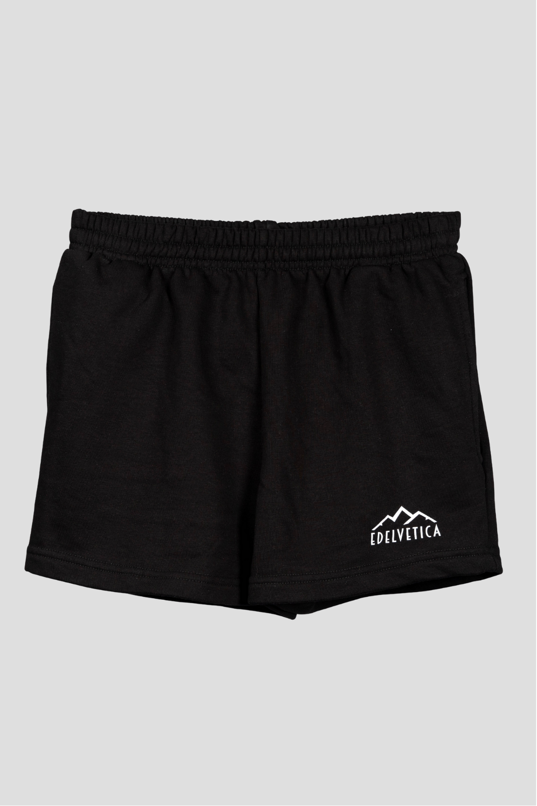 Damen Shorts von Edelvetica mit Edelweiss-Abschluss und Logo, eine modische und praktische Wahl für Freizeitaktivitäten. Diese Shorts zeichnen sich durch ein charakteristisches Edelweiss-Muster am Abschluss und das Edelvetica-Logo aus, was einen Hauch von alpiner Eleganz und Markenidentität verleiht. Ideal für Frauen, die lässige, aber stilvolle Kleidung schätzen.