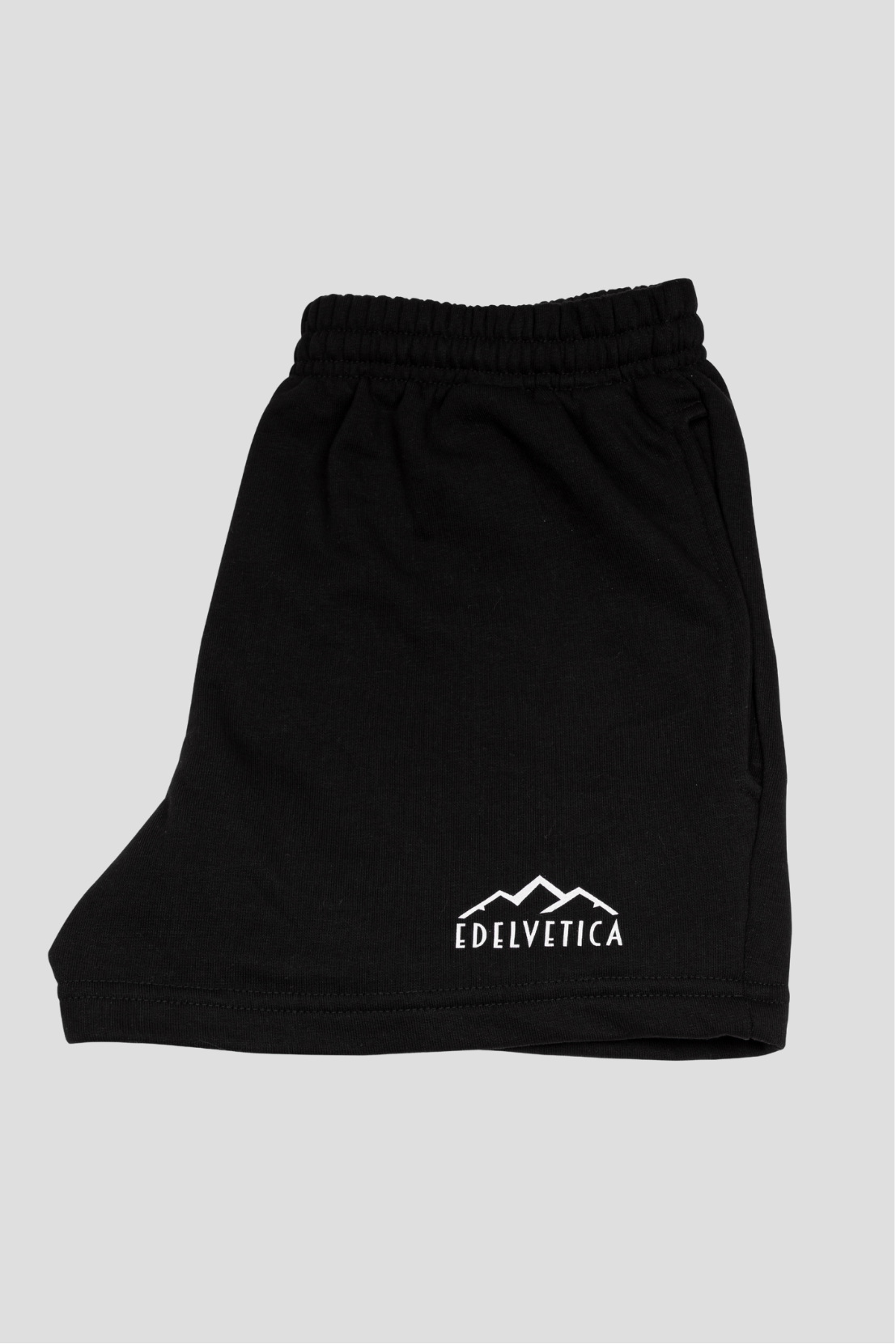 Damen Shorts von Edelvetica mit Edelweiss-Abschluss und Logo, eine modische und praktische Wahl für Freizeitaktivitäten. Diese Shorts zeichnen sich durch ein charakteristisches Edelweiss-Muster am Abschluss und das Edelvetica-Logo aus, was einen Hauch von alpiner Eleganz und Markenidentität verleiht. Ideal für Frauen, die lässige, aber stilvolle Kleidung schätzen.