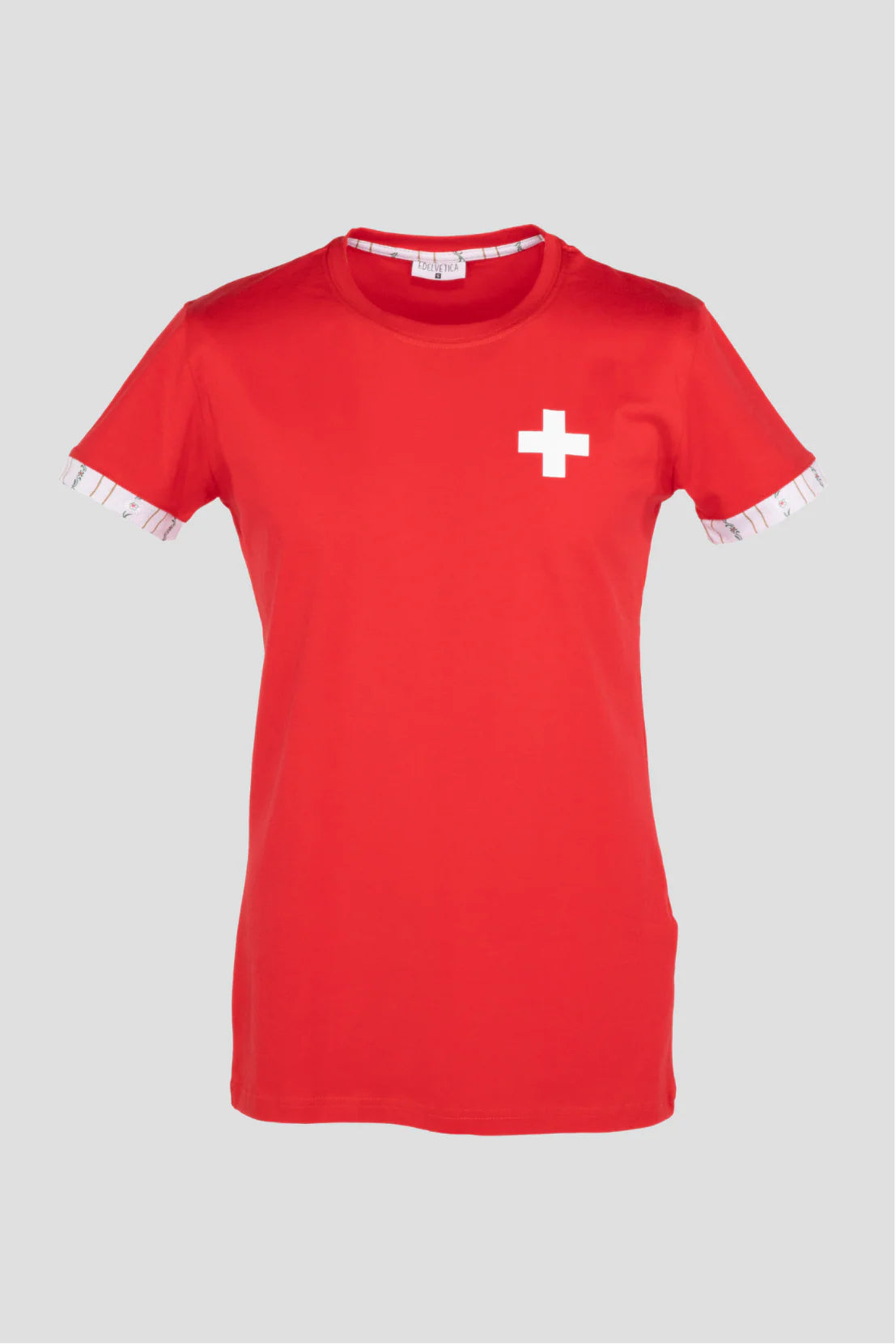 Herren Edelweiss-Shirt mit Schweizer Kreuz von Edelvetica, ein einzigartiges und stilvolles Kleidungsstück. Dieses Shirt kombiniert das traditionelle Edelweiss-Motiv mit dem Schweizer Kreuz, was eine besondere kulturelle Bedeutung in der Schweizer Tradition symbolisiert. Ideal für Herren, die Wert auf eine Kombination aus Mode und kultureller Ausdruckskraft legen.