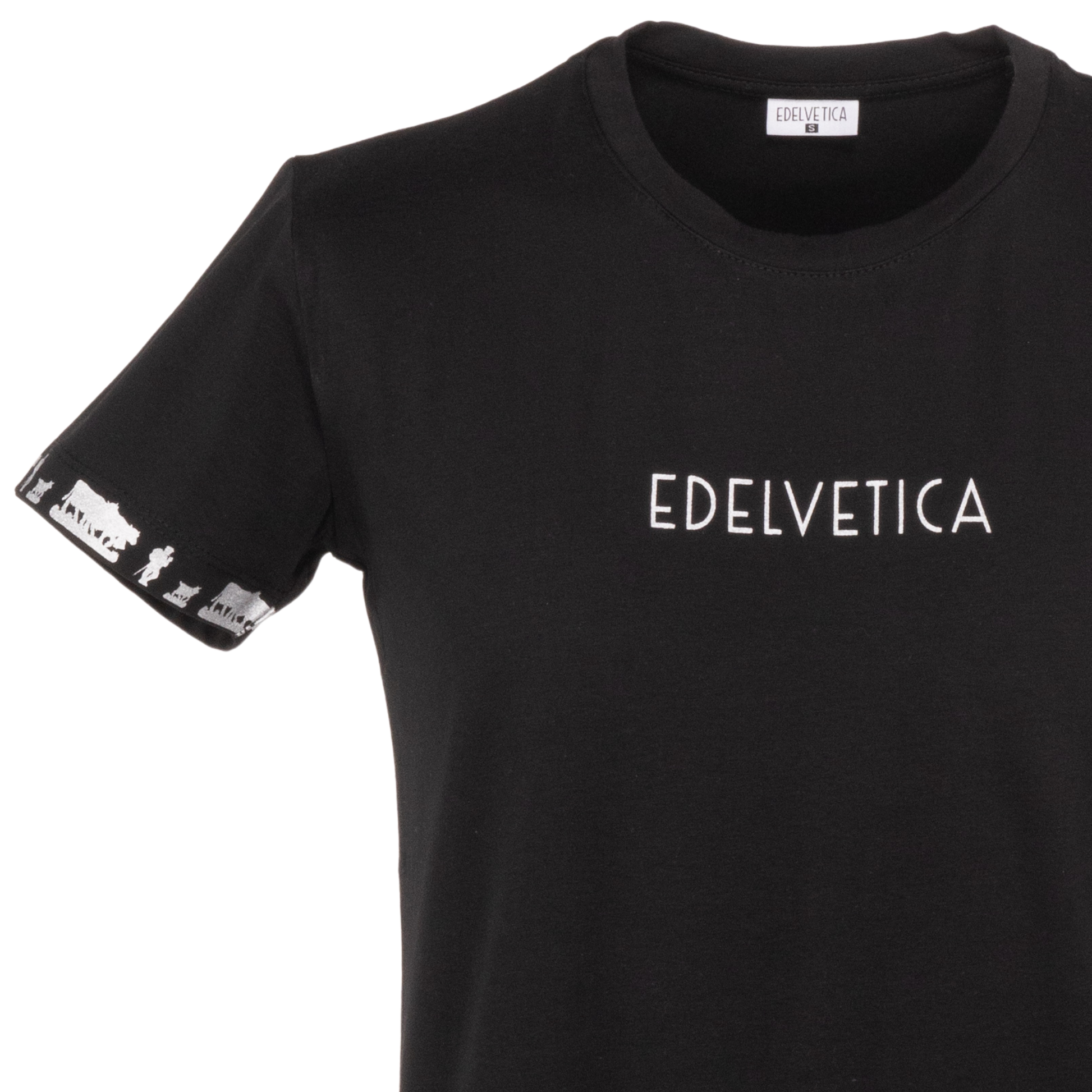 Herren Shirt 'Alpaufzug' von Edelvetica, das traditionelle Schweizer Kultur mit modernem Design verbindet. Das Shirt zeigt eine Darstellung des Alpaufzugs, einem traditionellen Schweizer Ereignis, das den Beginn des Alpsommers markiert. Es kombiniert Komfort und Stil, ideal für alltägliche oder besondere Anlässe.